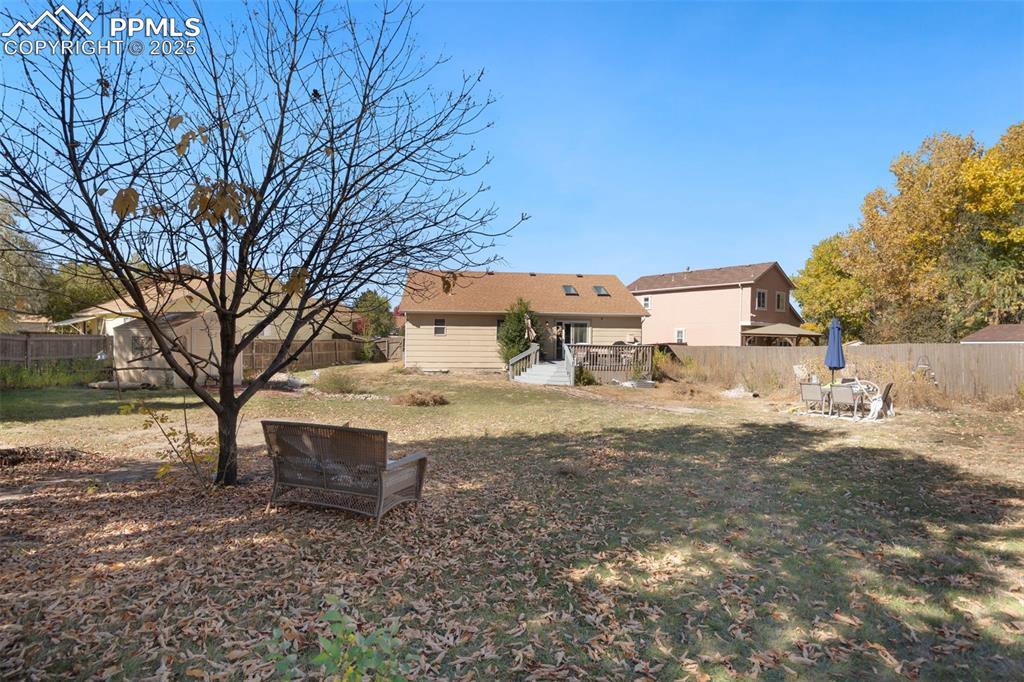 Image 36 of 47: Yard