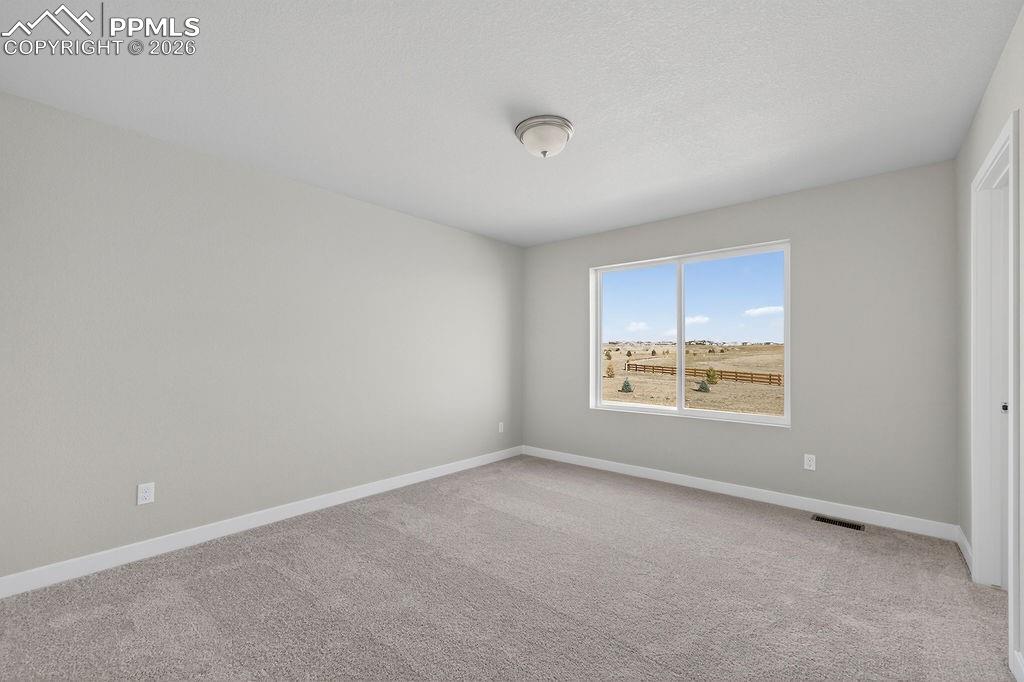 Image 34 of 39: Bedroom