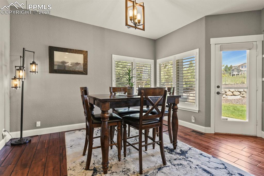 Image 12 of 50: Dining Area