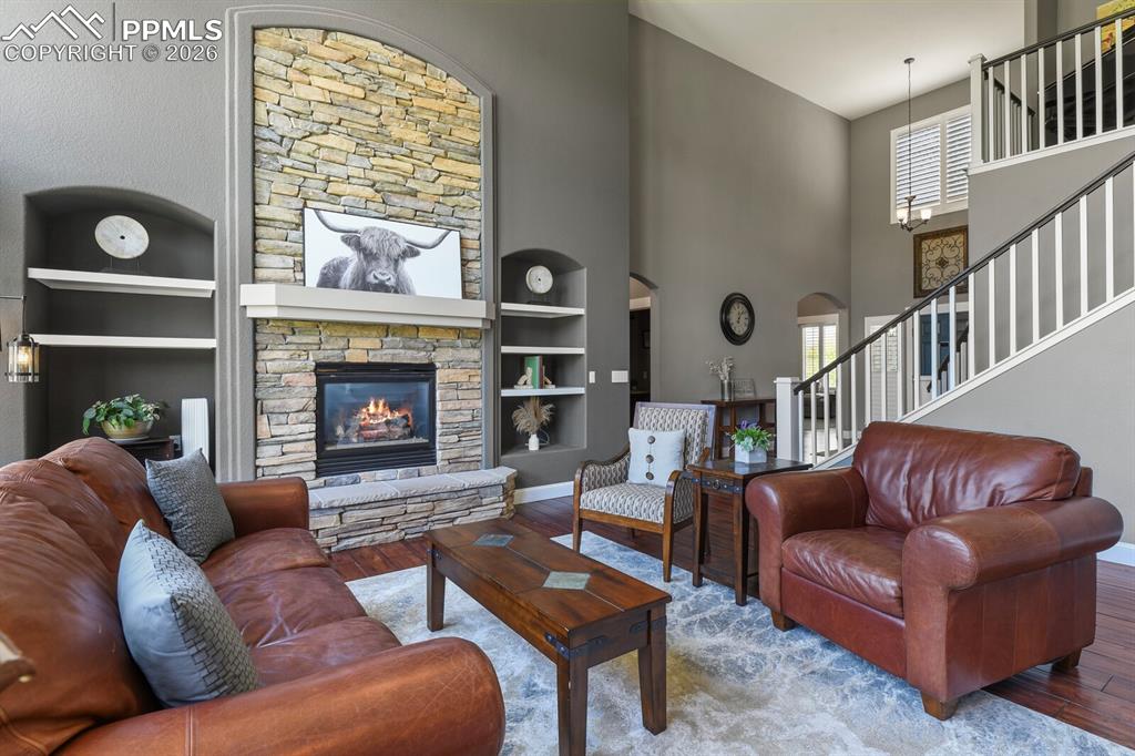 Image 17 of 50: Living Room