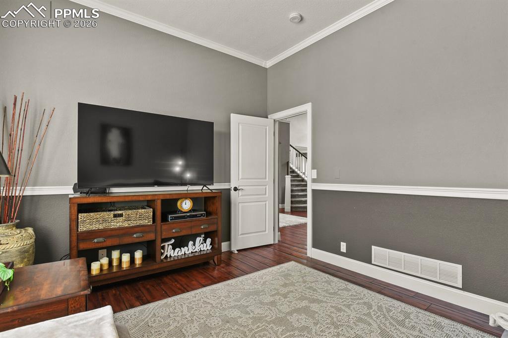 Image 24 of 50: Sitting Room