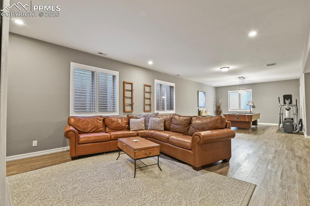 Image 38 of 50: Living Room