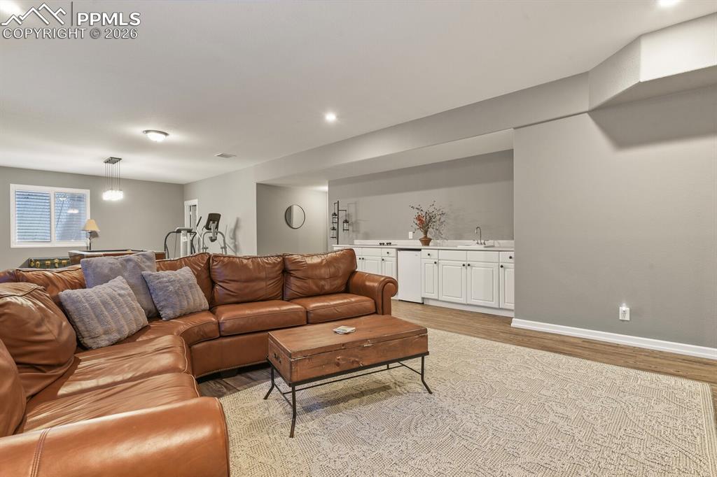 Image 39 of 50: Living Room