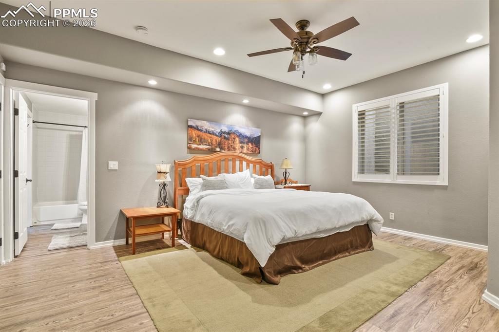 Image 40 of 50: Bedroom