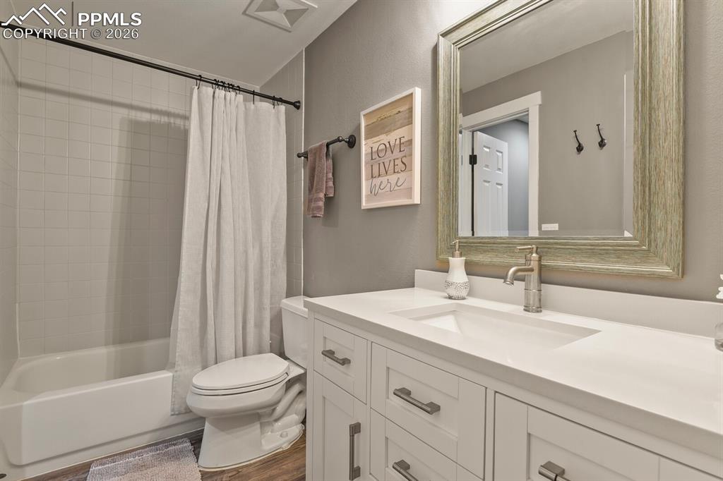 Image 41 of 50: Bathroom