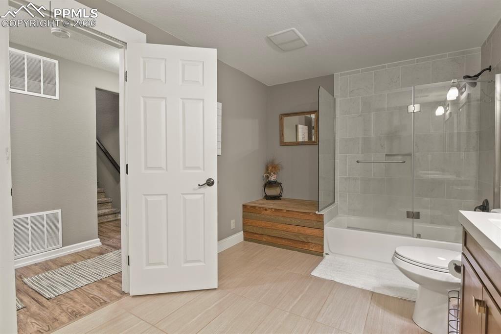 Image 44 of 50: Bathroom