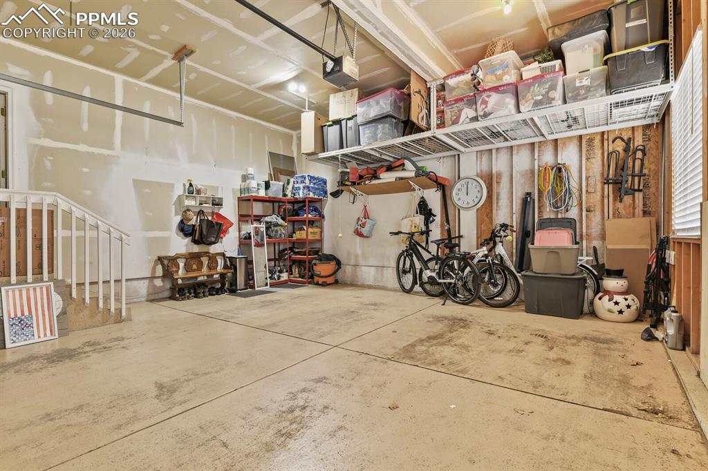 Image 45 of 50: Garage