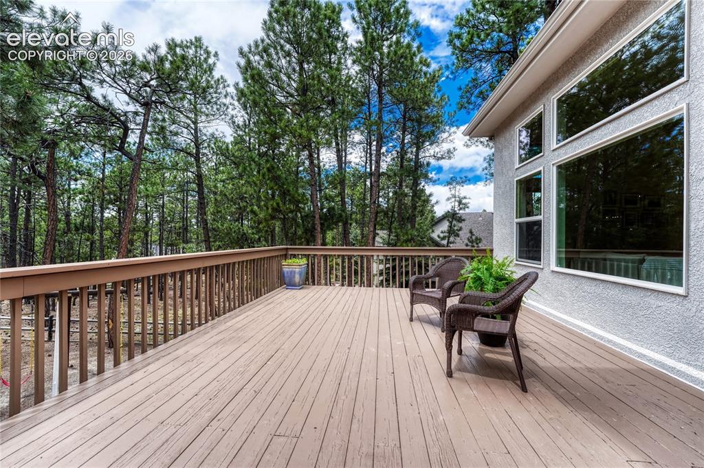 Image 19 of 49: Ample space for dining, lounging or entertaining!