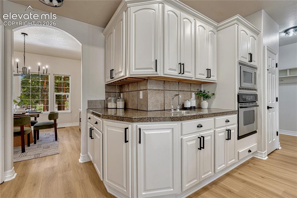 Image 21 of 49: ...additional sink, pantry...
