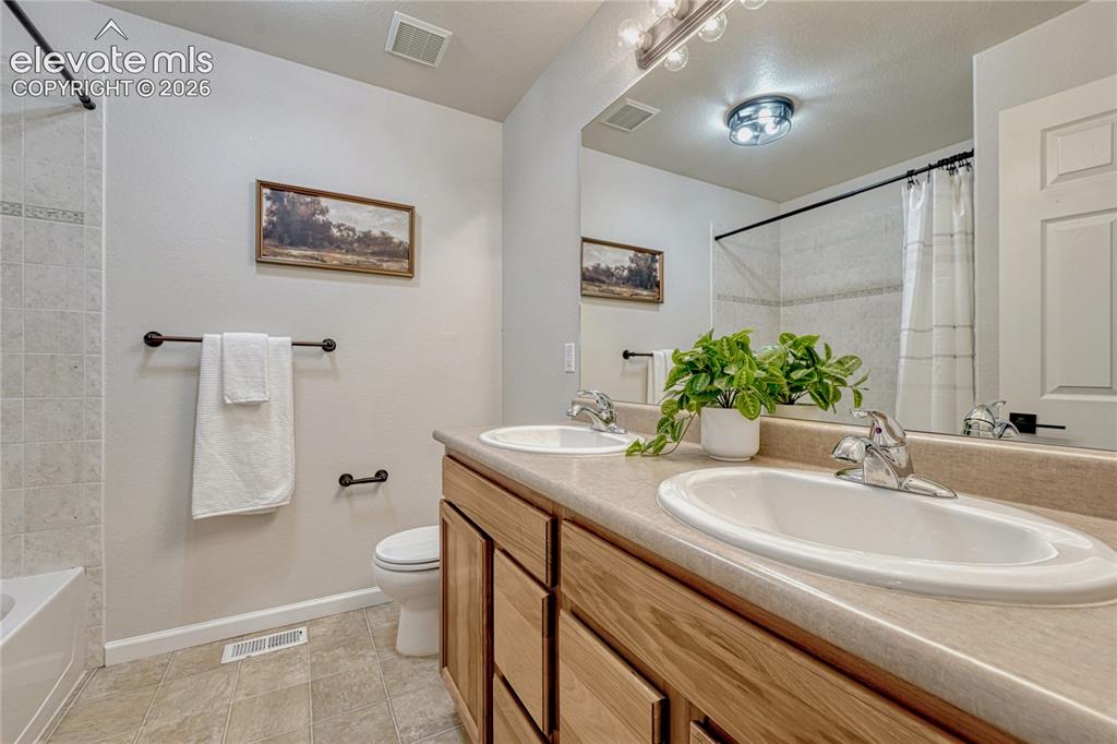 Image 34 of 49: Full upstairs bath.