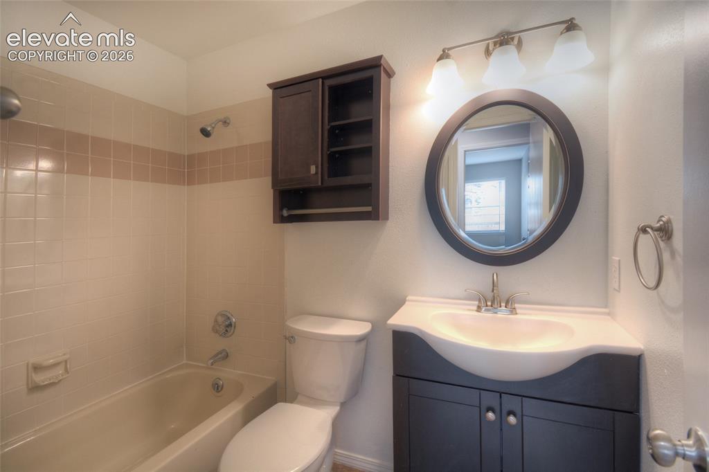 Image 15 of 29: Bathroom