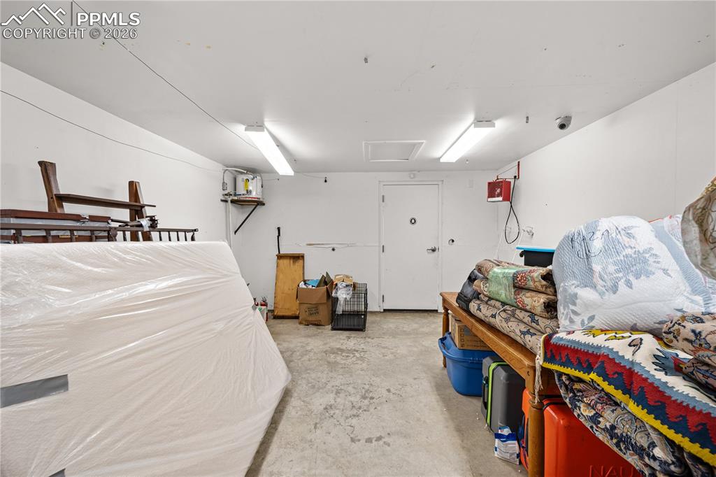 Image 13 of 47: Garage