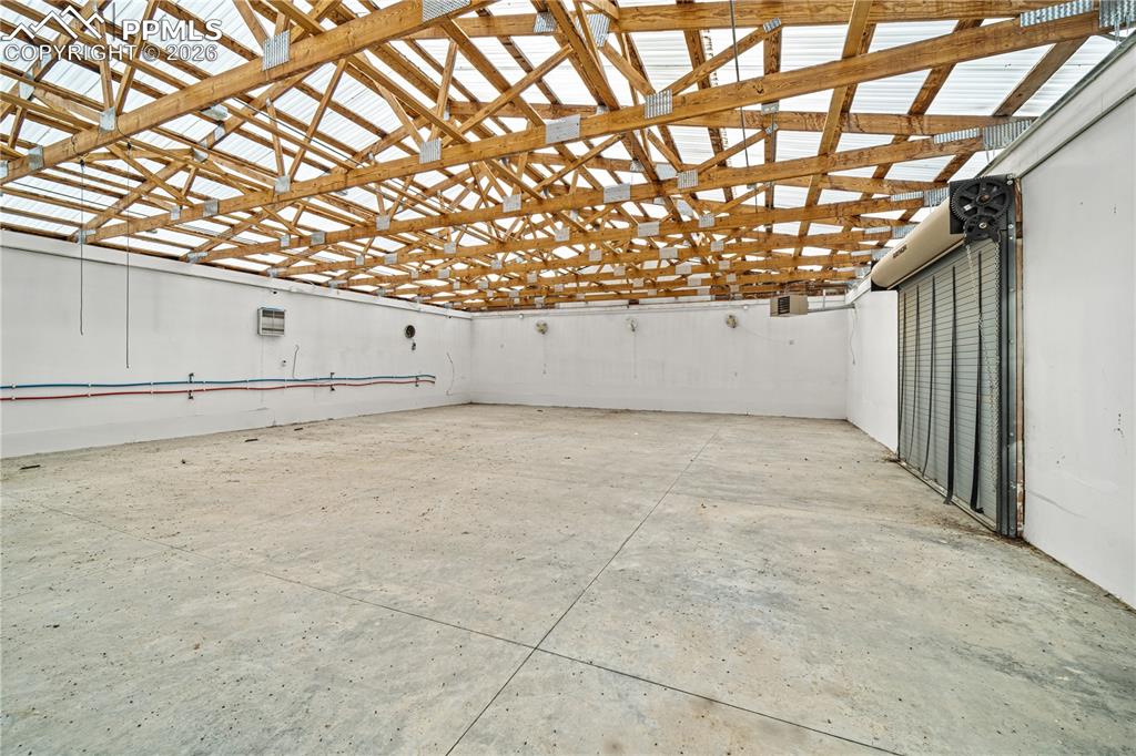 Image 8 of 47: Garage