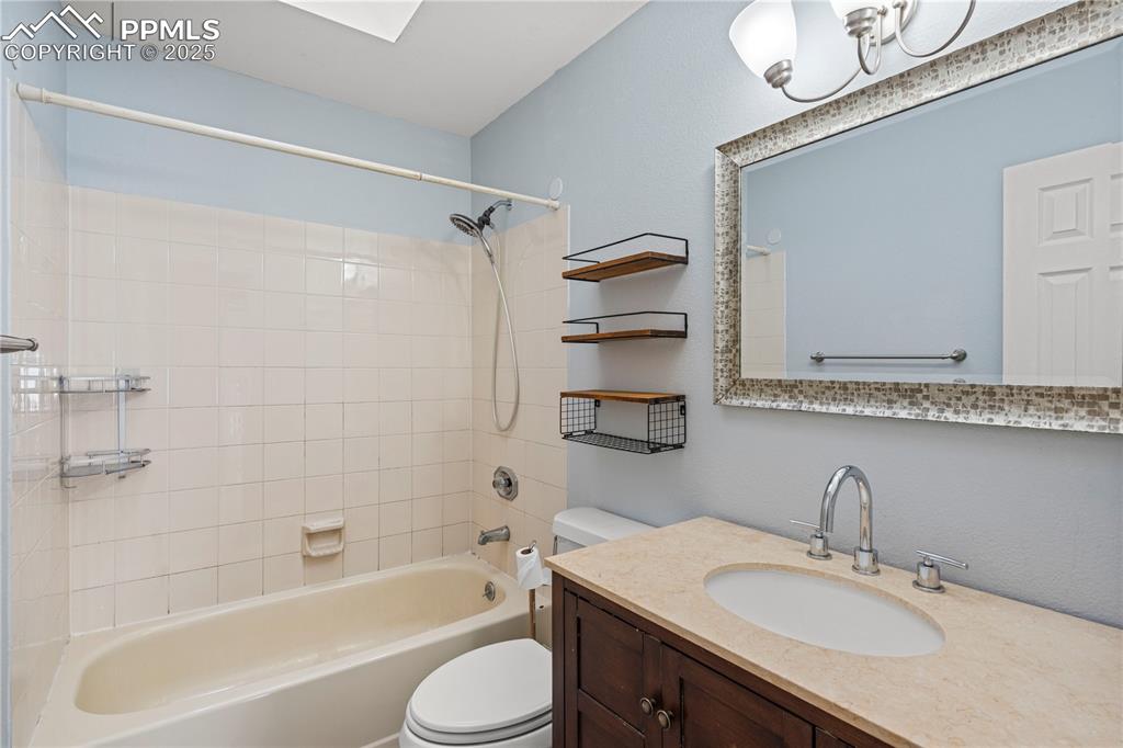 Image 10 of 22: Bathroom