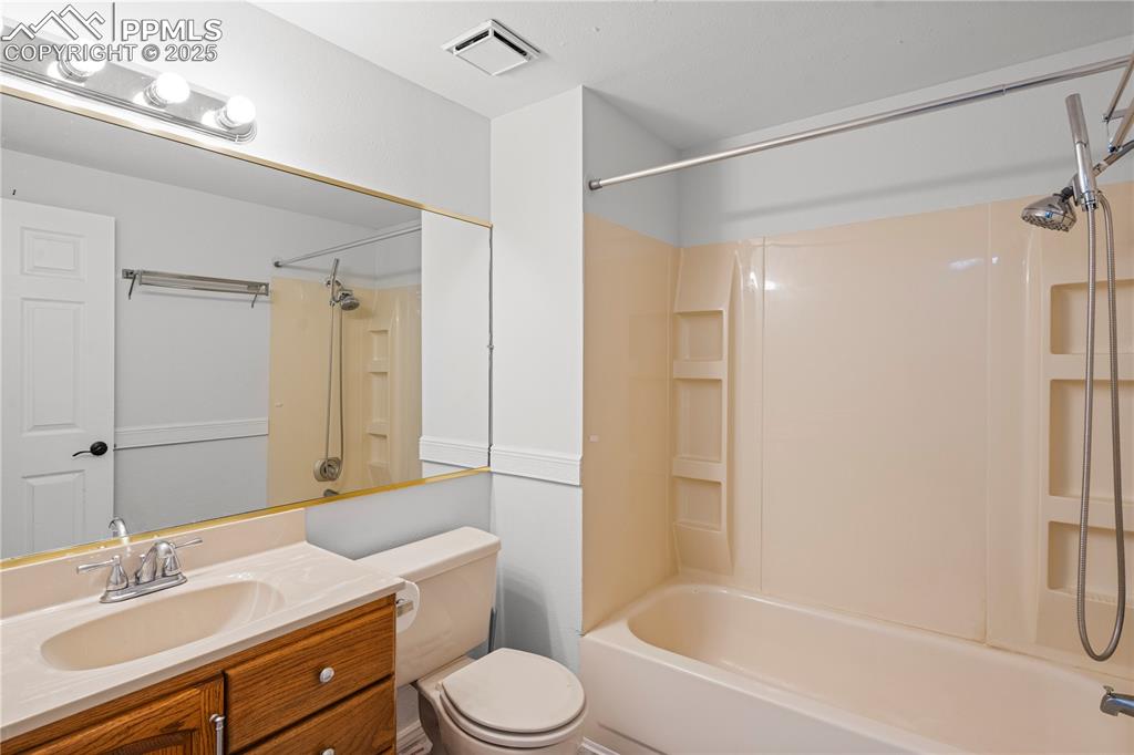 Image 13 of 22: Bathroom