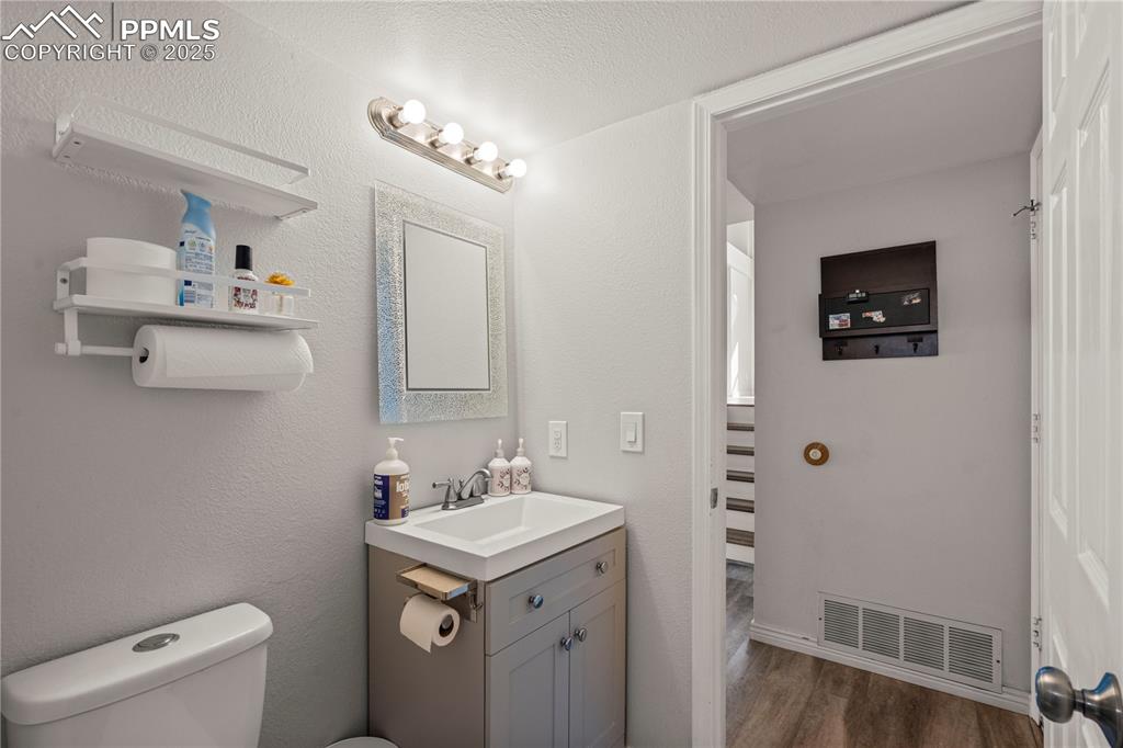 Image 16 of 22: Bathroom