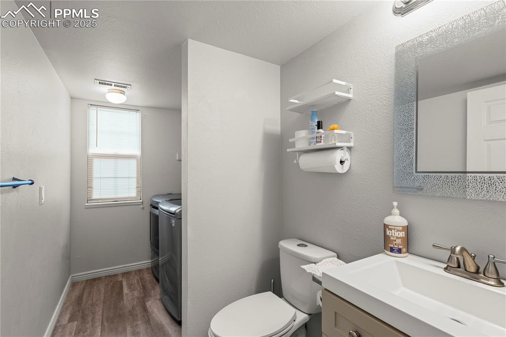 Image 17 of 22: Bathroom