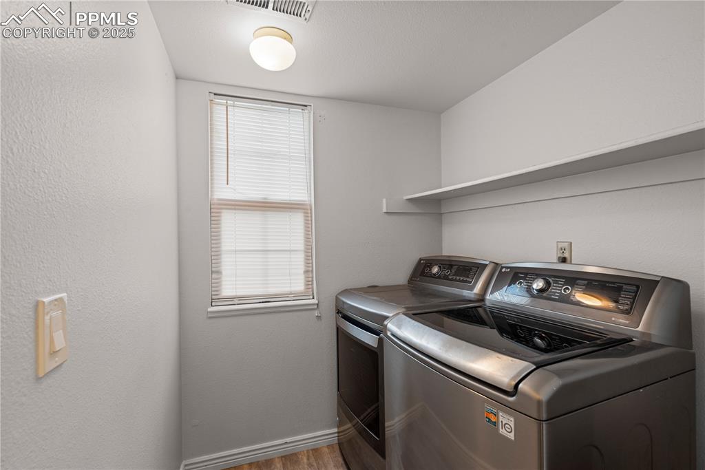 Image 22 of 22: Laundry