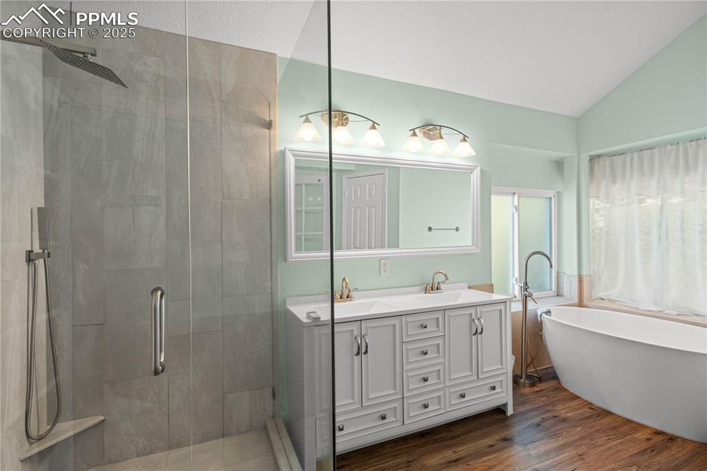 Image 5 of 22: Bathroom