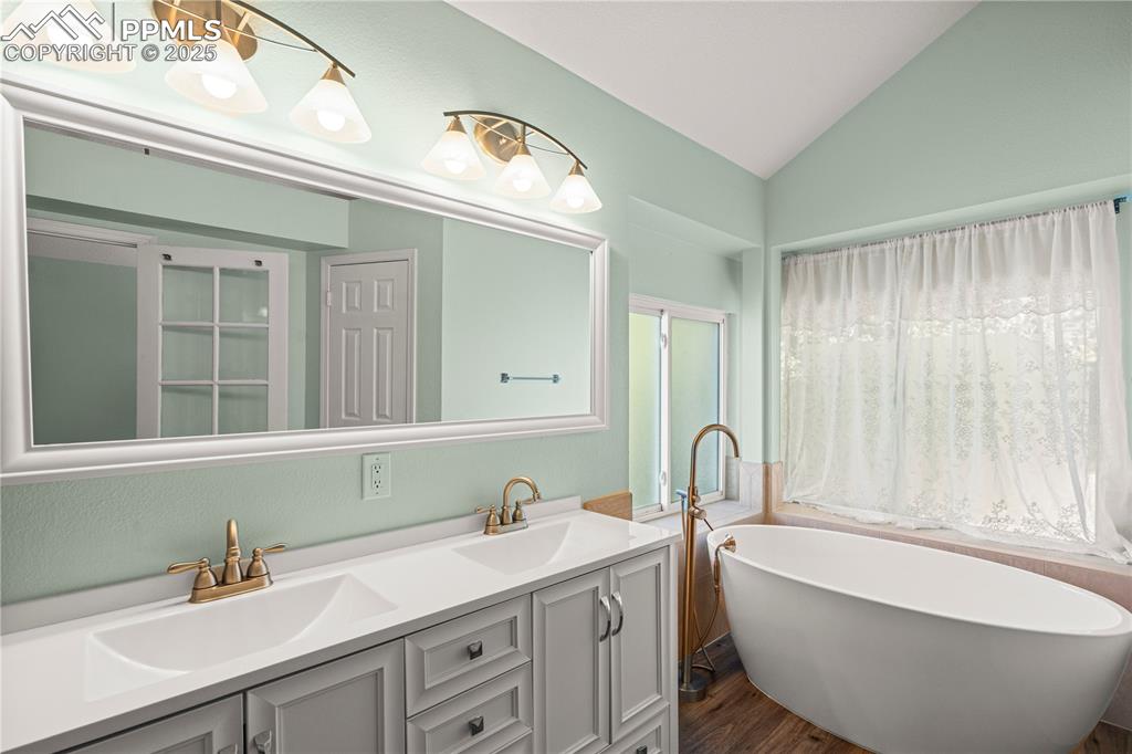 Image 6 of 22: Bathroom