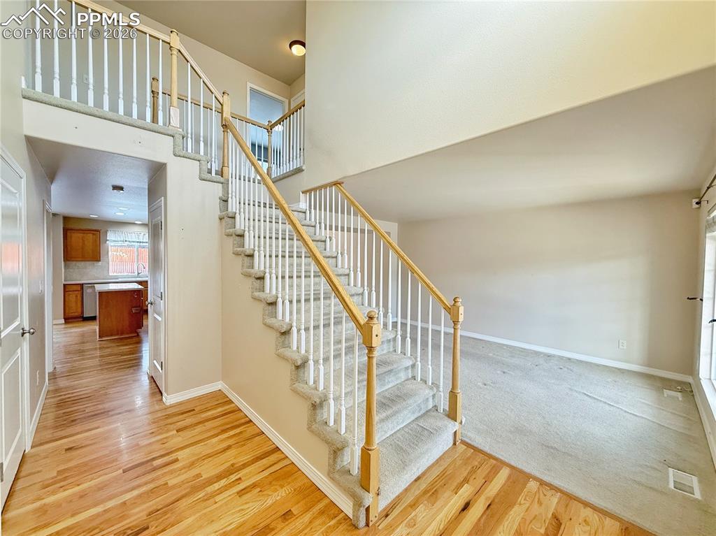 Image 4 of 28: Entrance Foyer