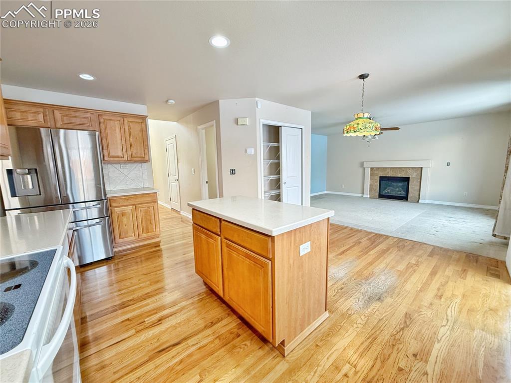 Image 7 of 28: Kitchen