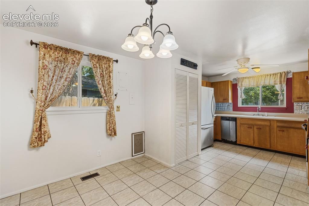 Image 11 of 32: Kitchen