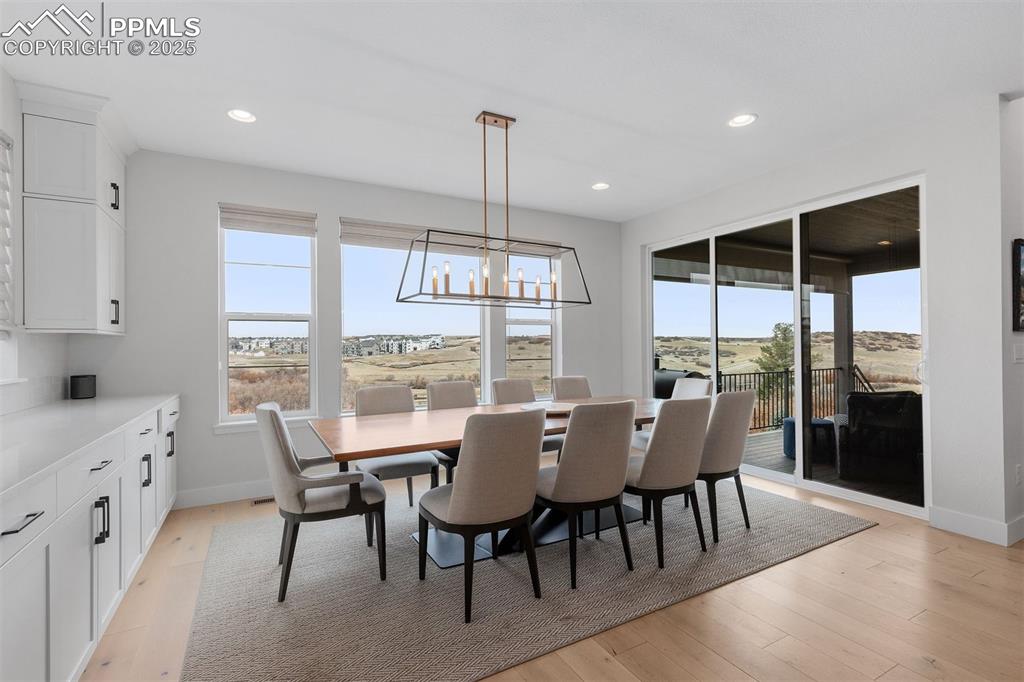 Image 10 of 21: Dining Area