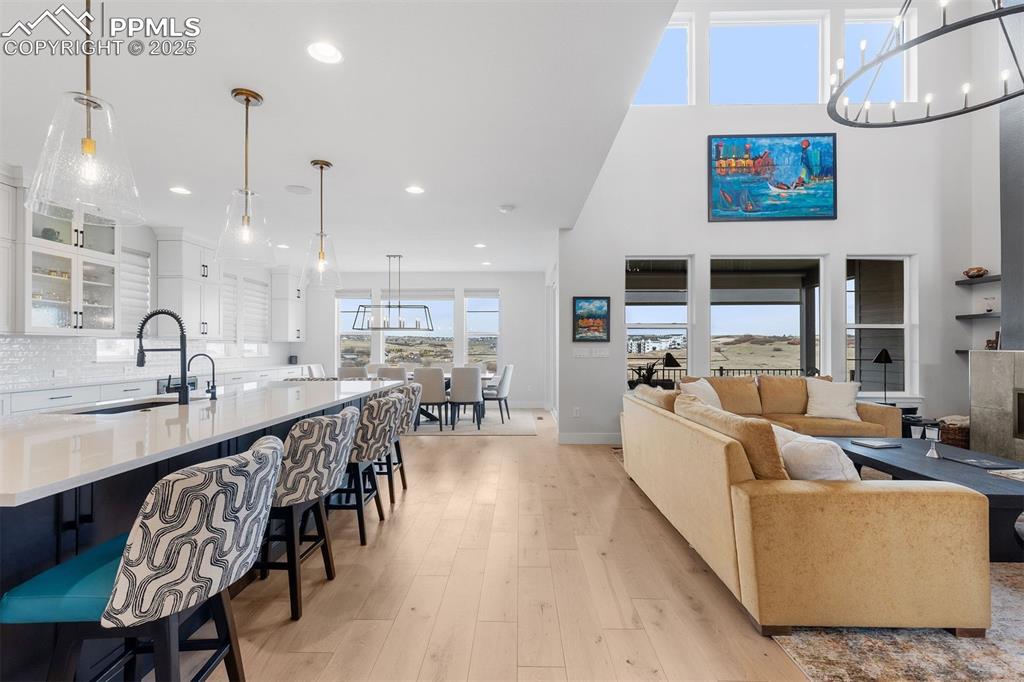 Image 13 of 21: Living Room