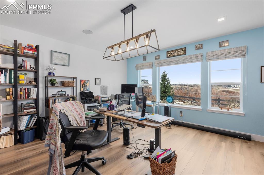 Image 20 of 21: Office