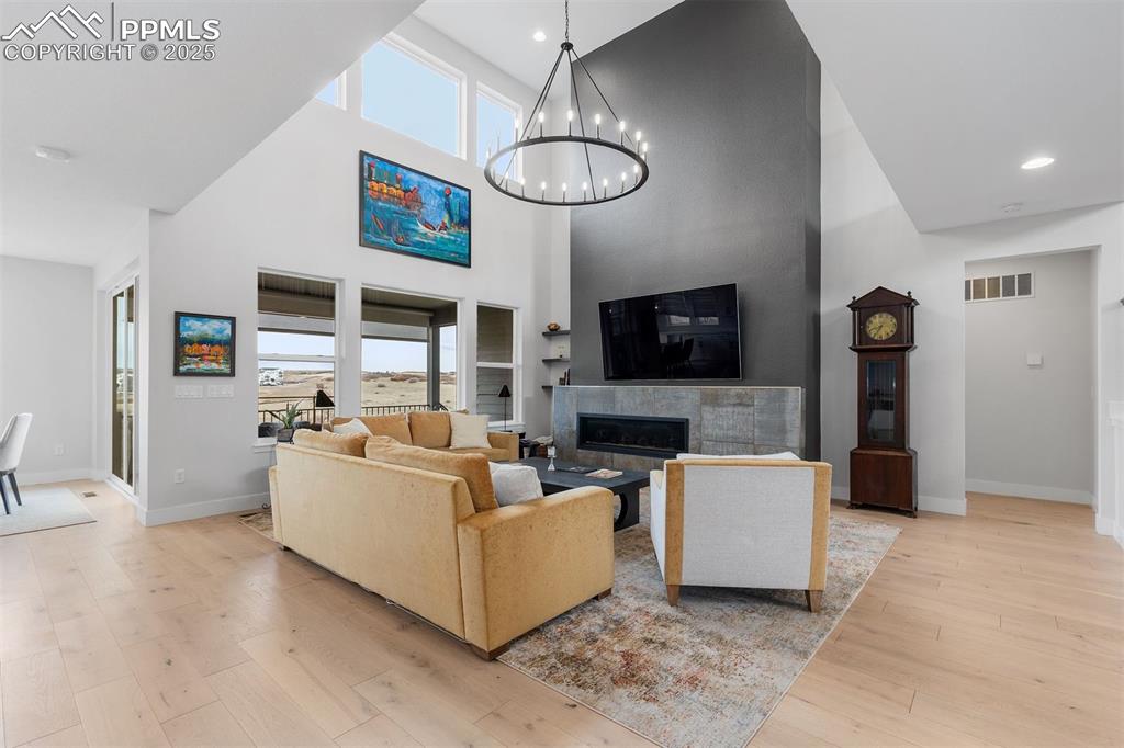 Image 8 of 21: Living Room