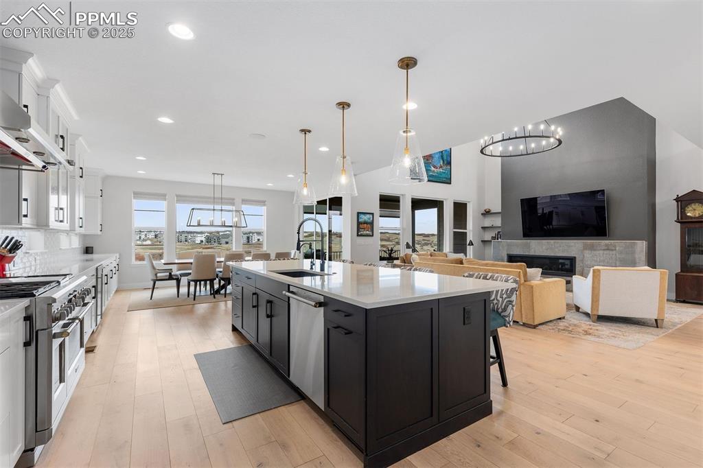 Image 9 of 21: Kitchen