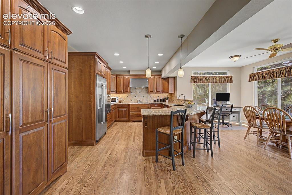 Image 14 of 46: Kitchen