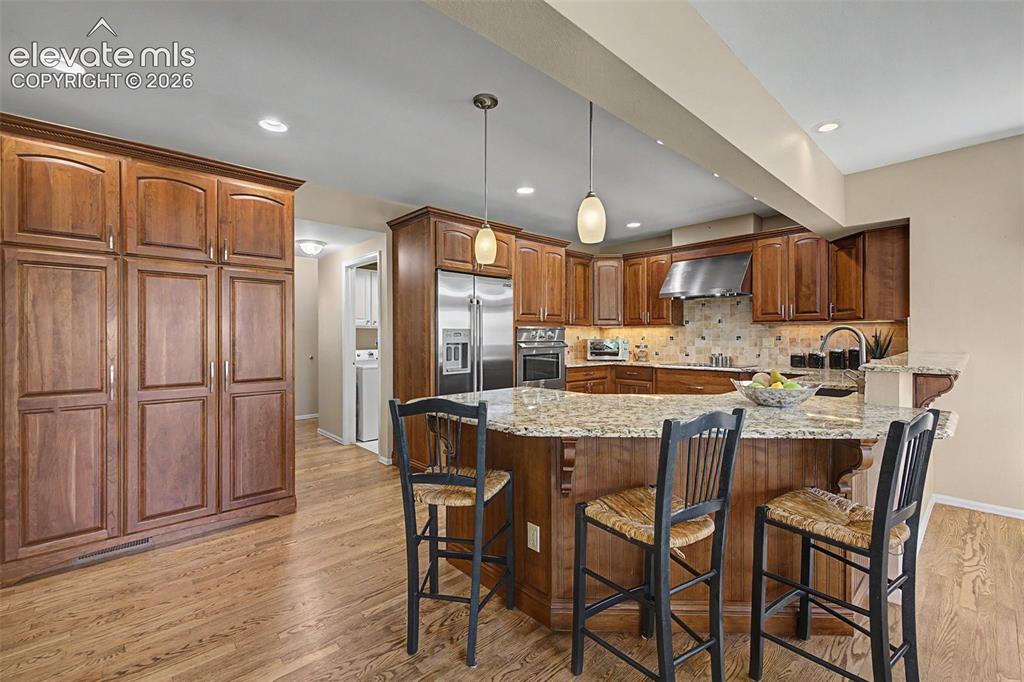 Image 15 of 46: Kitchen