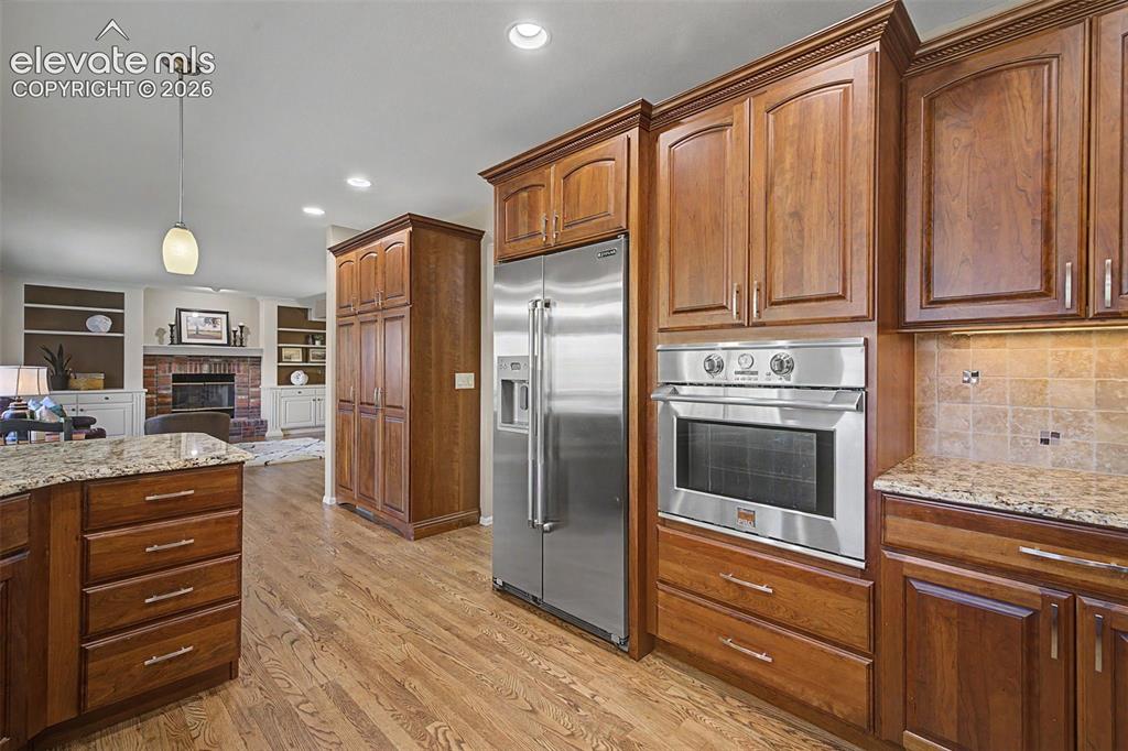 Image 20 of 46: Kitchen
