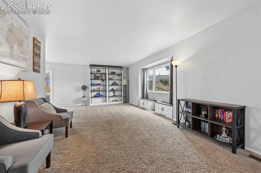 Image 15 of 46: Sitting Room