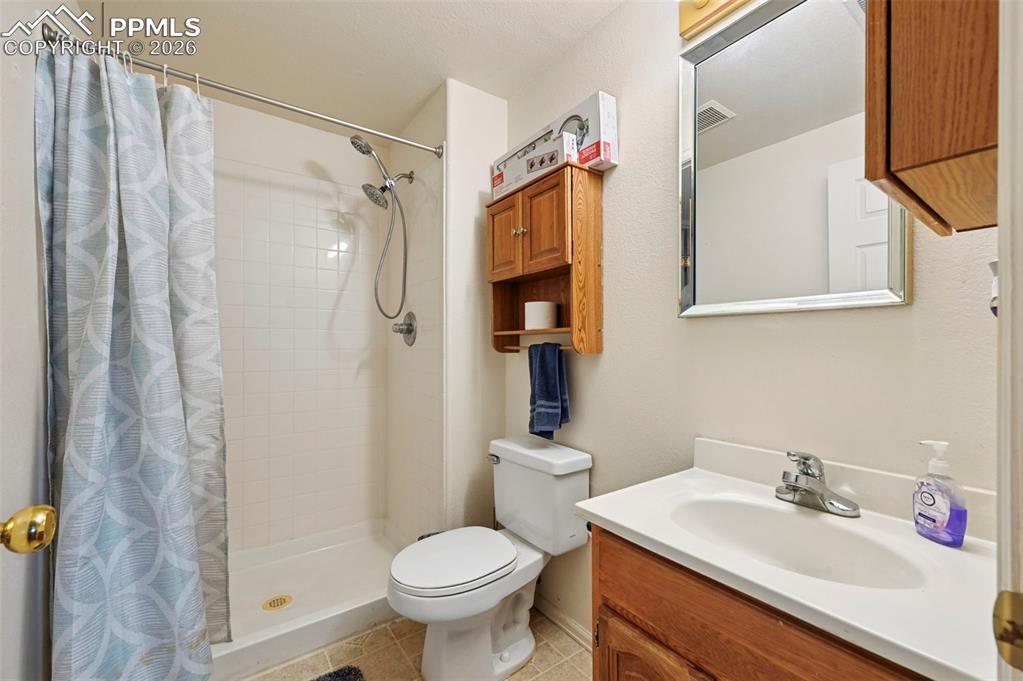 Image 18 of 46: Bathroom