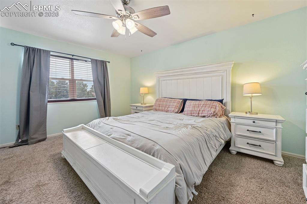 Image 22 of 46: Bedroom