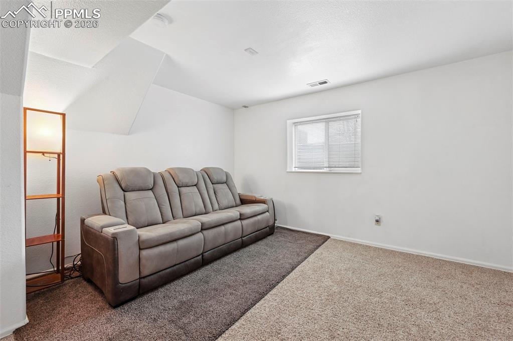 Image 28 of 46: Living Room