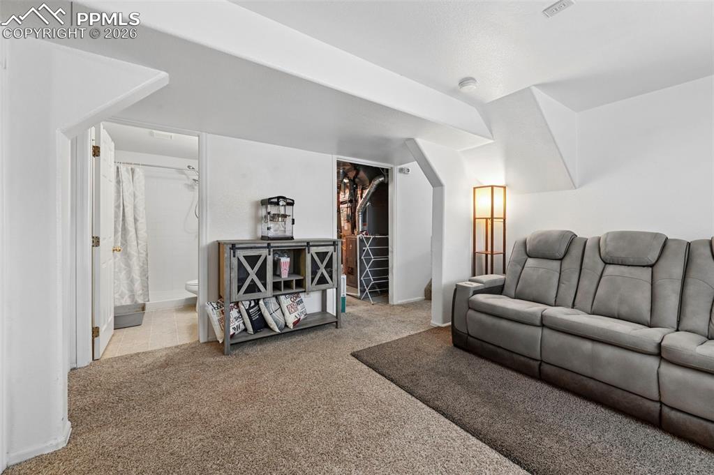 Image 29 of 46: Living Room