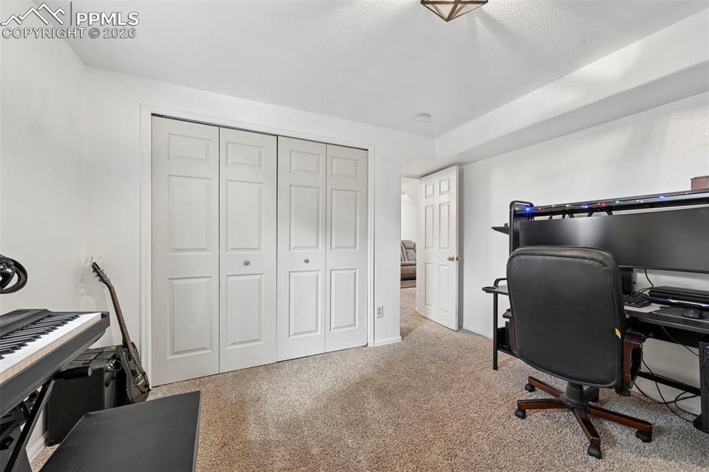 Image 33 of 46: Office