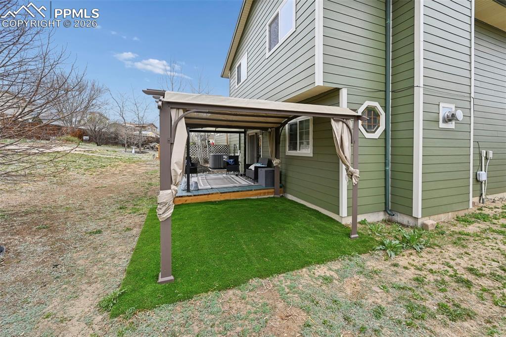 Image 36 of 46: Back of Structure