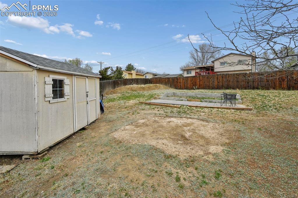 Image 38 of 46: Yard