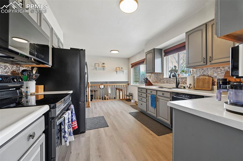 Image 4 of 46: Kitchen