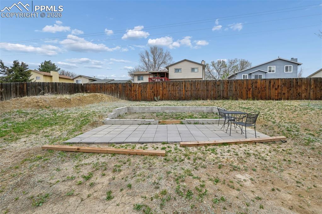 Image 40 of 46: Yard