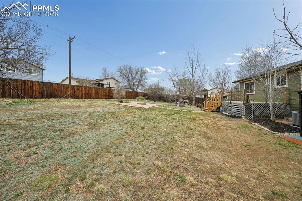 Image 45 of 46: Yard