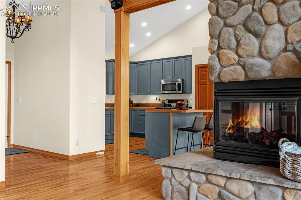 Image 14 of 47: Kitchen