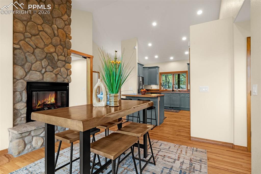 Image 19 of 47: Dining Area