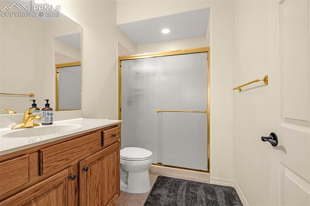 Image 35 of 47: Bathroom
