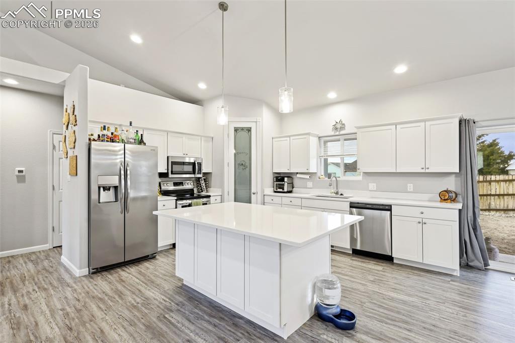 Image 13 of 33: Kitchen